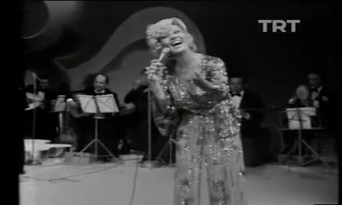 Emel Sayın-Var Mı Hacet Söyleyim izle