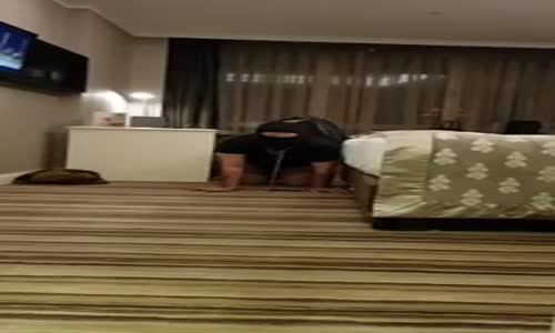 Sahibesini Dinleyip Gıdaklayıp Yumurtlayan Köle