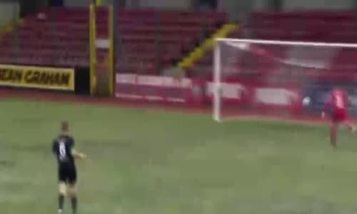 Kendi Kalesine Attı, Taraftar Bile Alkışladı!