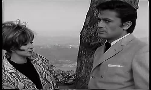 Aramızda Tatlı Bir Rüzgar Geçti O Kadar