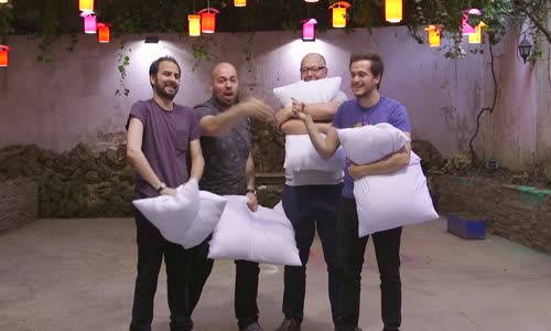 Kıran Kırana Yastık Savaşı Yaptık