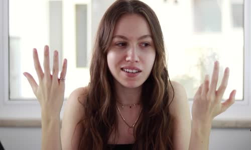 Duygu Özaslan Instagram Güzellik Hilelerini Deniyorum Silikon Sütyen Dekolte Kontürü Suda Makyaj Sabitleme