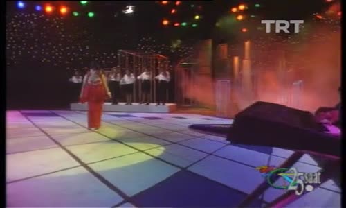 Hüner Coşkuner-Çok Seviyorum İzle