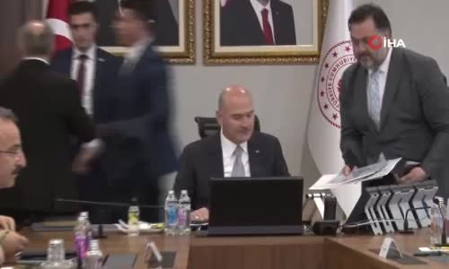 Bakan Soylu, göç ve uyuşturucu konularıyla ilgili 81 ilin valisiyle görüştü 