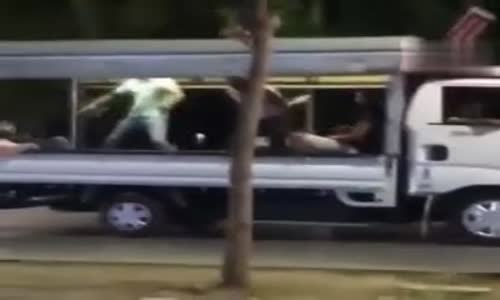 Kamyonet Kasasını Diskoya Çeviren Yurdum İnsanı 