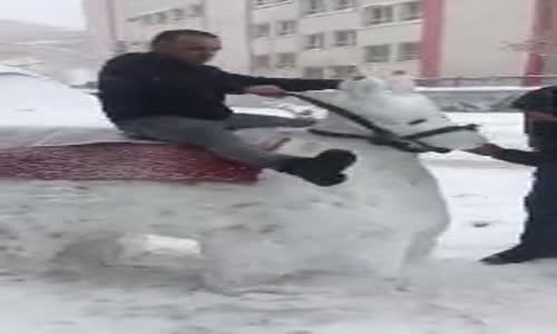 Hakkari'de Kardan Eşek Yapan Esnaf