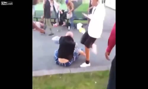 Almanya'da Almanları Döven Suriyeli Göçmenler