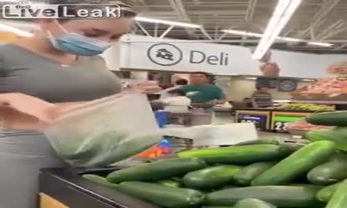 Salatalık Alan Kadına İçi Giden Adam 