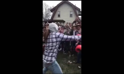 Boksörle Boks Yapan Evsiz