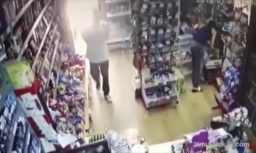 Hırsızı Kavanozla Püskürten Market Çalışanı