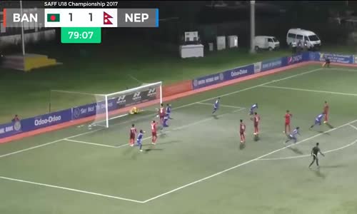 Orta Sahadan Müthiş Frikik Golü