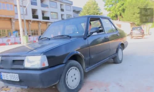 Lüks Aracıyla Kaza Yaptı Diye