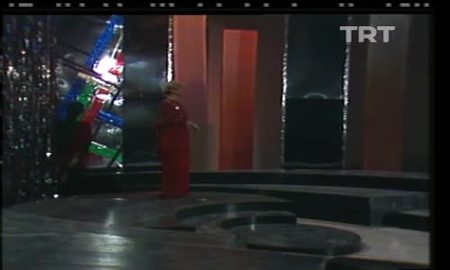 Emel Sayın-Yılların Ardından Seslenmek Niye izle