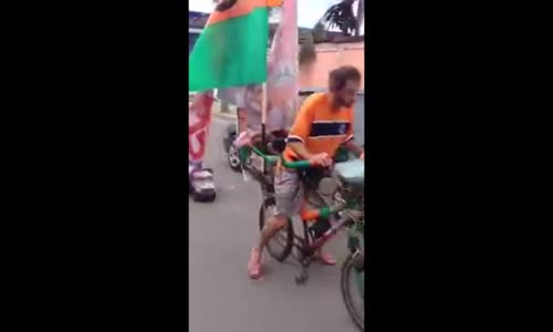 Onlarda Mahallenin Delisi