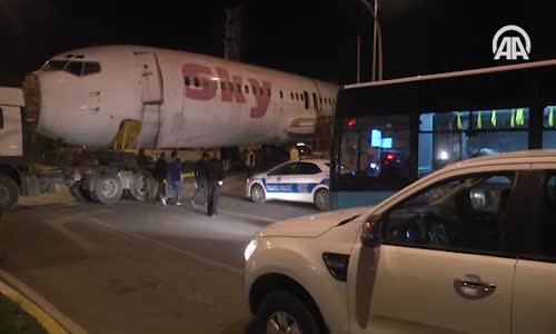 Lise Bahçesinde  Kütüphane  Olacak Uçağın Parçaları Tırlarla Taşındı