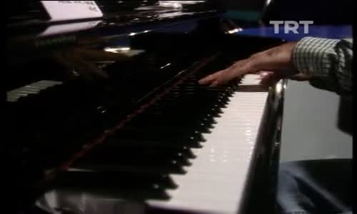 Ajda Pekkan-İki Yabancı izle