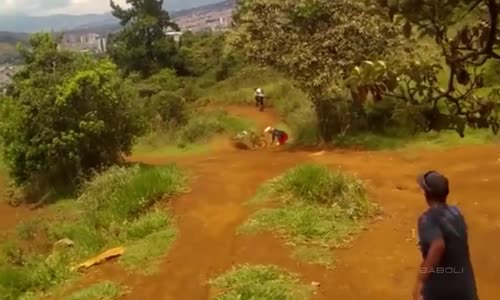 Bisiklet Yarışında Tuhaf Kaza