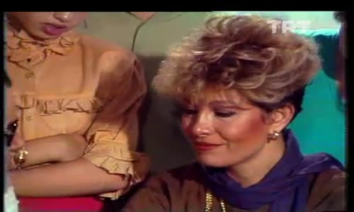 Emel Sayın-Rüya Gibi Uçan Yıllar izle