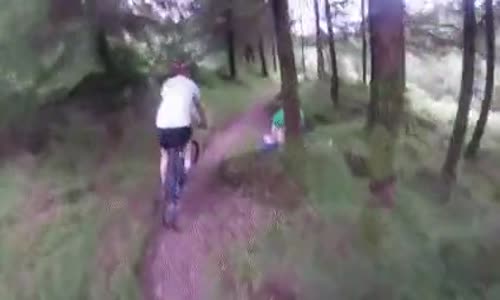 Bisikletlilerin Ormanda Karşılaştıkları Gizemli Olay
