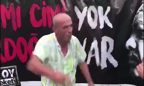 İzmirli Vatandaş: Atatürk Yaşasaydı Erdoğan'ın Alnından Öperdi