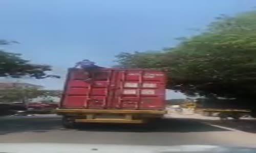 Bedava Ulaşımı Kısa Süren Adam 