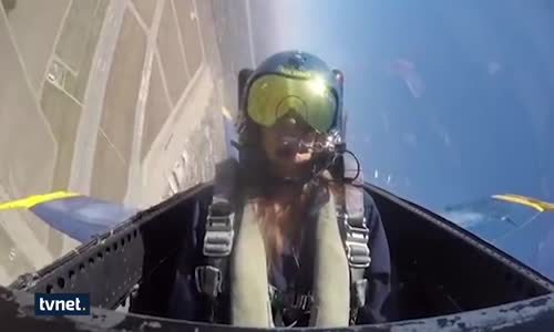 Kadın Pilot Kokpitte Bir Anda Bayıldı!