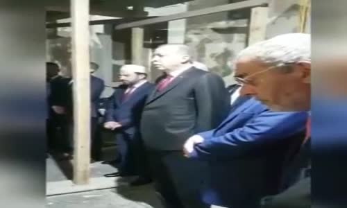 RTE Fatih Sultan Mehmet'in Türbesinde Kuran Okudu