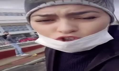 Boşanmalarının Mutluluğunu Paylaşan Çift 