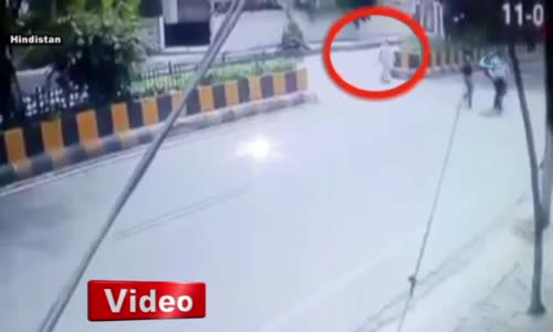 'Geliyorum' Diyen Kaza Kamerada 