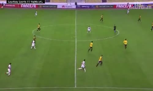 Sahaya Ağzında Kramponla Giren Köpek 