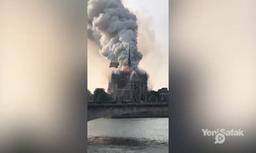Notre Dame Katedrali'nde Yangın Çıktı