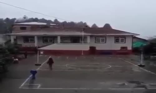 Kar Topu Atın Çocuklar