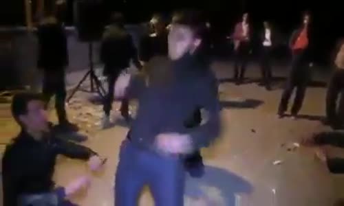 Düğünde Arkadaşlarına Yılan Dansı Yapan Zalım