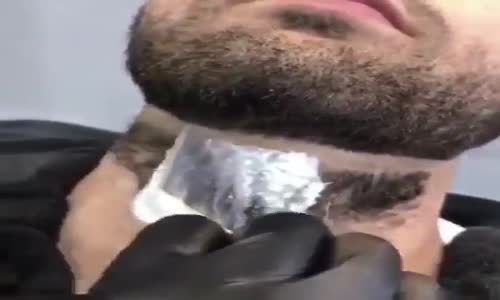 Sakallarına Ağda Yaptıran Adamın Dramı