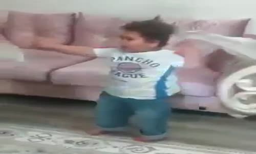 Çitos Efe'nin Dedesiyle Halay Çekmesi