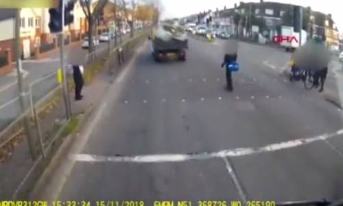 Yaya Geçidini Kullanan Çocuğun Kıl Payı Ölümden Dönmesi