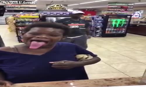 Siyahi Kadından İlginç Dil Performansı