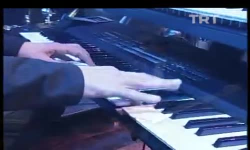 Erhan Güleryüz-Ay Değil Mevsim Değil izle