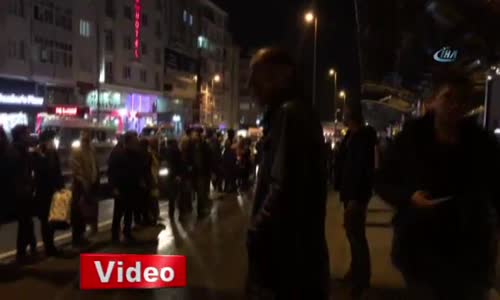 Metrobüs Arıza Yaptı, Vatandaşlar Yola İndi 