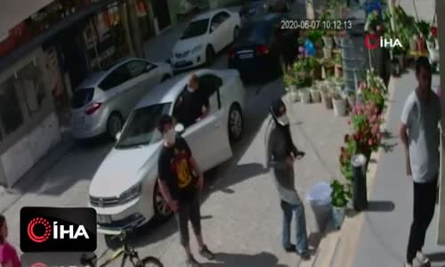 Simit almaya gitti, eşi ve çocuklarının içinde bulunduğu otomobili alev aldı 