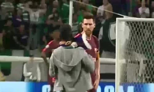 Sahaya Dalan Taraftardan Messi'ye Şok Hareket!