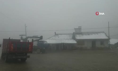 Gümüşhane'nin yüksek kesimleri 19 Mayıs'ta beyaza büründü