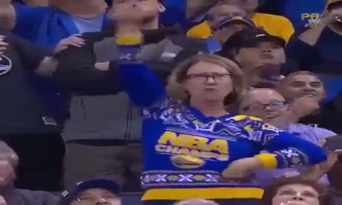 NBA Maçını İzlerken Kendinden Geçe Yaşlı Kadın :D