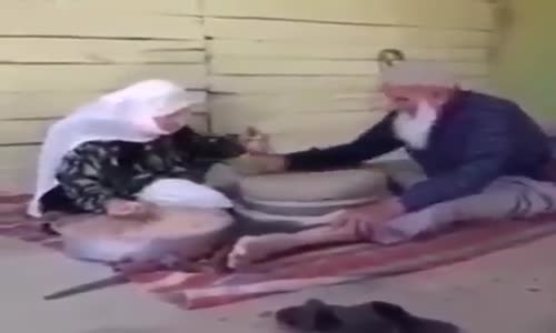 Bu degirmen  taşından sadece bulgur akmıyor muhabbet Sevgi iyilik bereket akıyor.