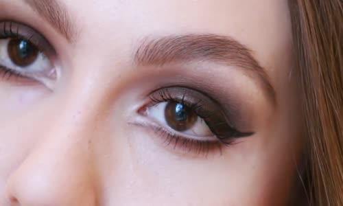 Kedi Gözü _ Badem Göz Makyajı