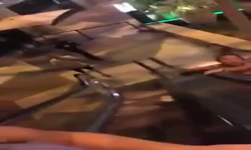 Sarışın Hatunun Yürüyen Merdiven Kazası