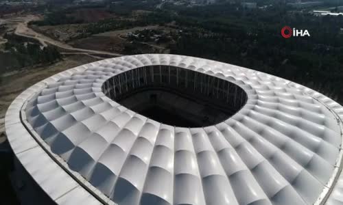Yeni Adana Stadyumu’nun hibrit çim serimi tamamlandı 