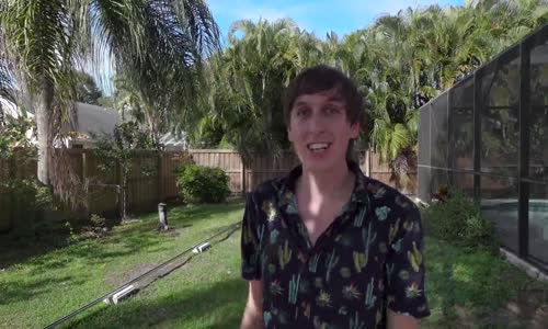 Saatte 240 Km Hızla Hareket Eden Bıçakla Çeşitli Cisimleri Kesmek