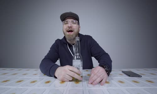 iPhone'lar ile Jenga Oynayan Adam