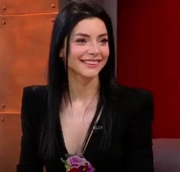 3 Adam ve Konuklarından Emoji Şarkı Yarışması! 